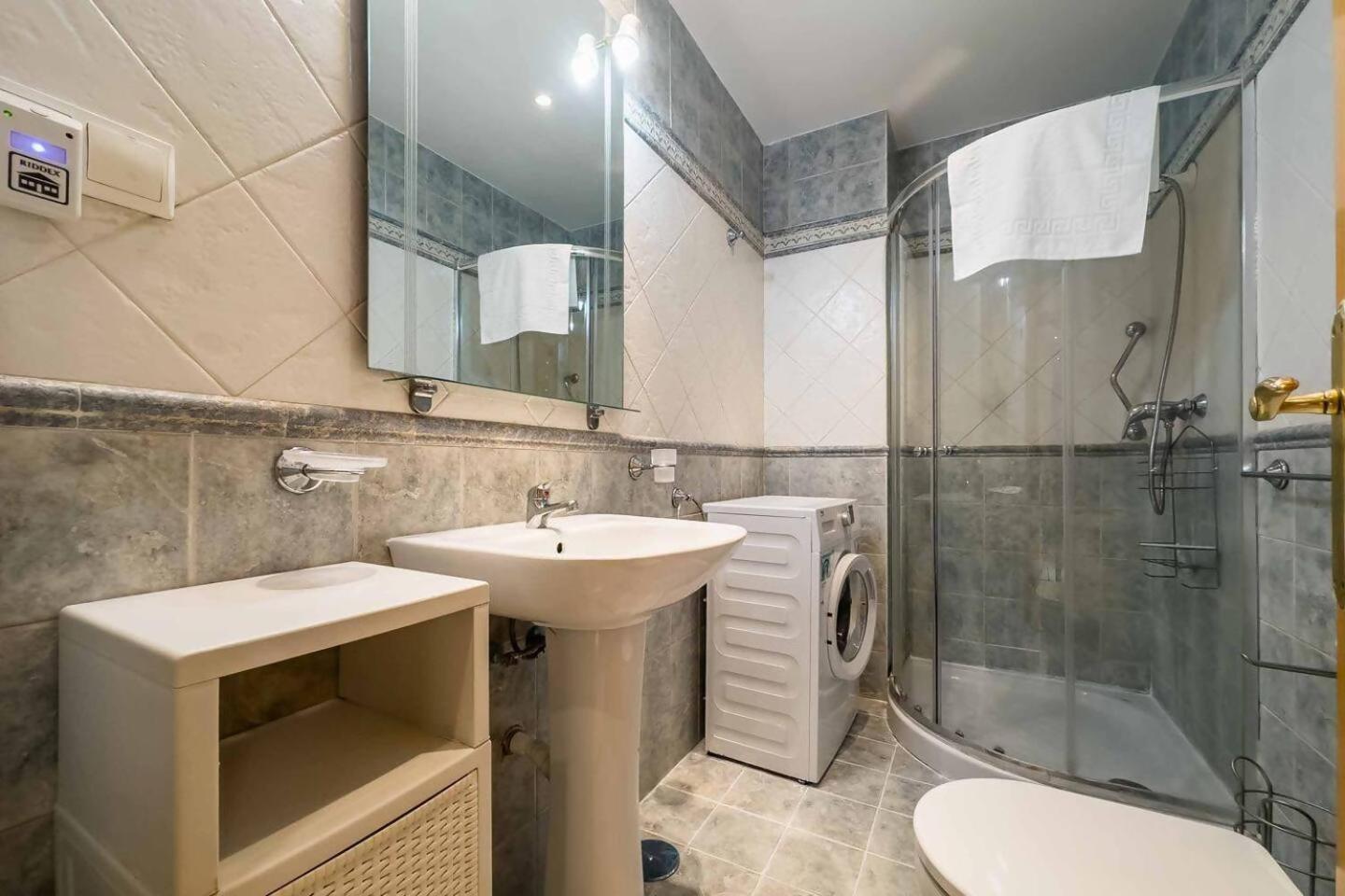 Cyv Centrally Located 1 Bed 1 Bath Near The Beach Fuengirola Bagian luar foto